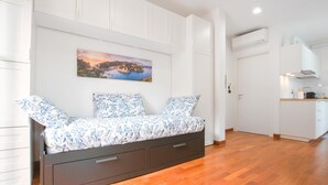 Interior - Nice home in Albisola Superiore with WiFi (Albisola Superiore)