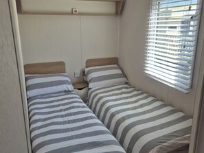 3 bedrooms, free WiFi, individually decorated, individually furnished - 67 Harley Mead (St Leonards-On-Sea)