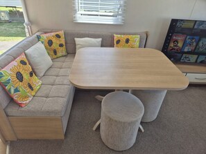 Dining - 67 Harley Mead (St Leonards-On-Sea)