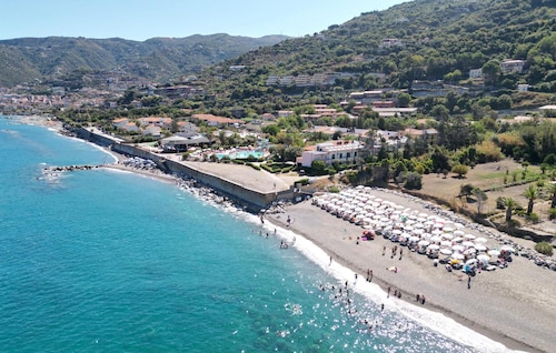 Pet friendly home in Piraino