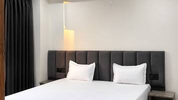 Deluxe Double Room, City View | Laptop workspace, WiFi (free)