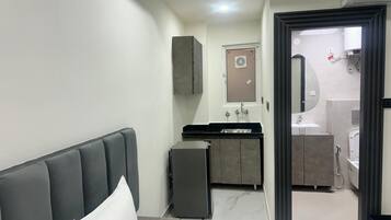 Luxury Room, City View | Bathroom | Towels