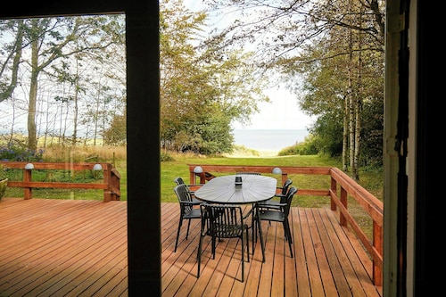 Classic 1960s holiday home with Limfjord views
