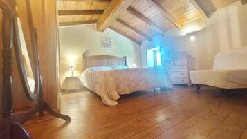 1 bedroom, iron/ironing board, WiFi (free), bed sheets