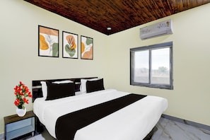 Desk, iron/ironing board (on request), free WiFi - Collection O Srisailam Highway (Hyderabad)