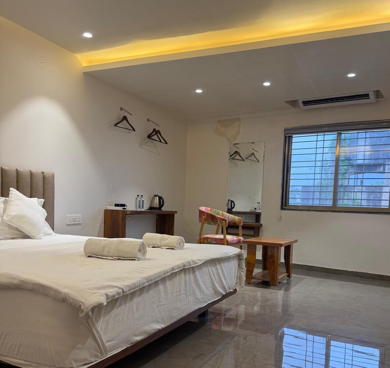 WiFi (free), bed sheets