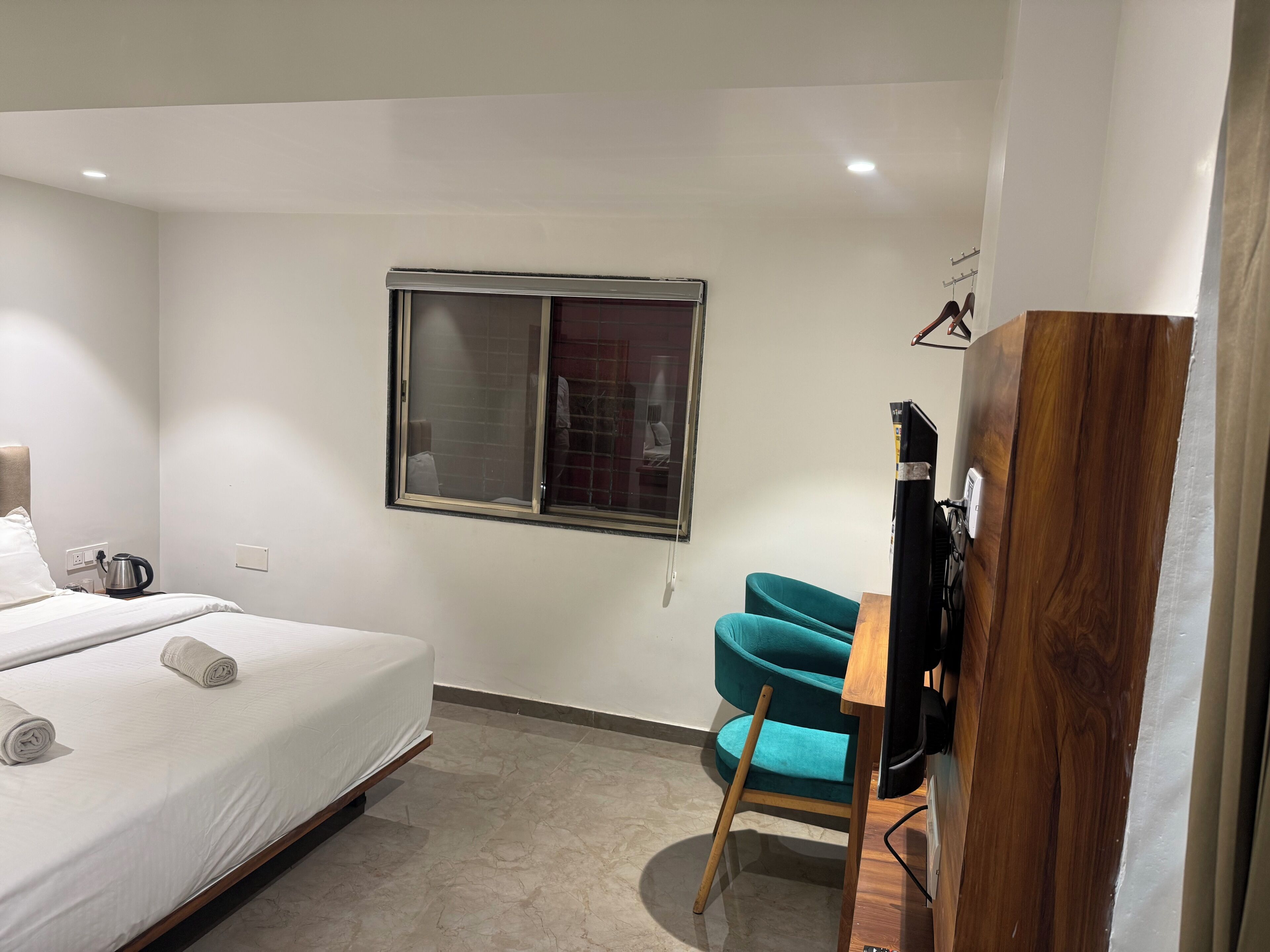Suite, Balcony, City View | Free WiFi, bed sheets