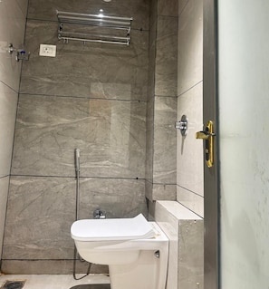 Deluxe Room, City View | Bathroom - Hotel Skyboat Inn (Nashik)
