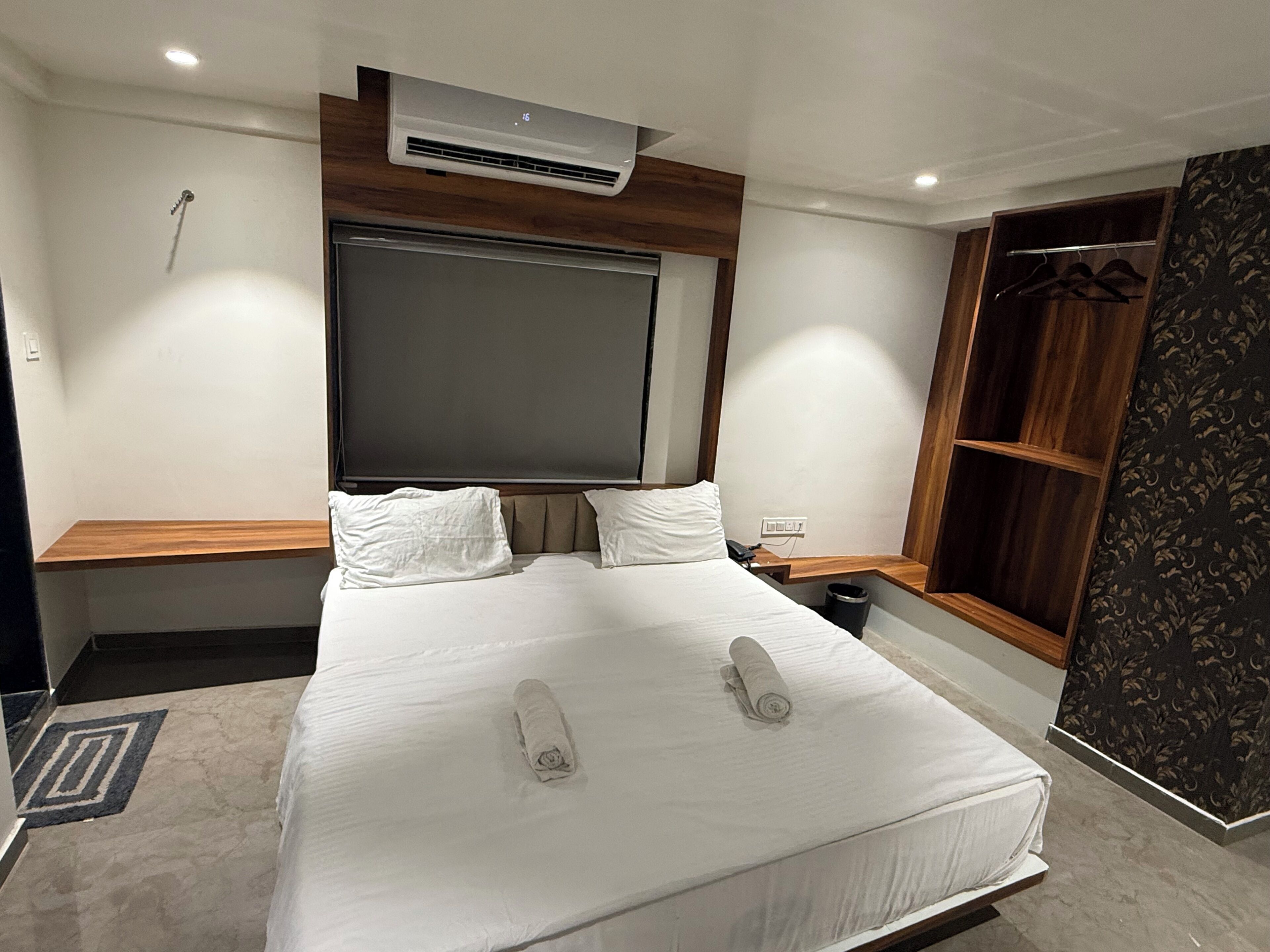 Suite, Balcony, City View