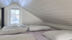 Free WiFi - Lovely home in Eina with house sea view (Eina)