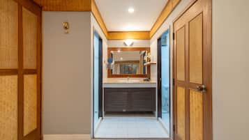 Classic Penthouse, Garden View, Slope side | Bathroom