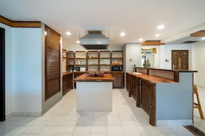 Classic Penthouse, Garden View, Slope side | Dining - Bougainvillea 216 3BR Near Beach (Tambon Karon)