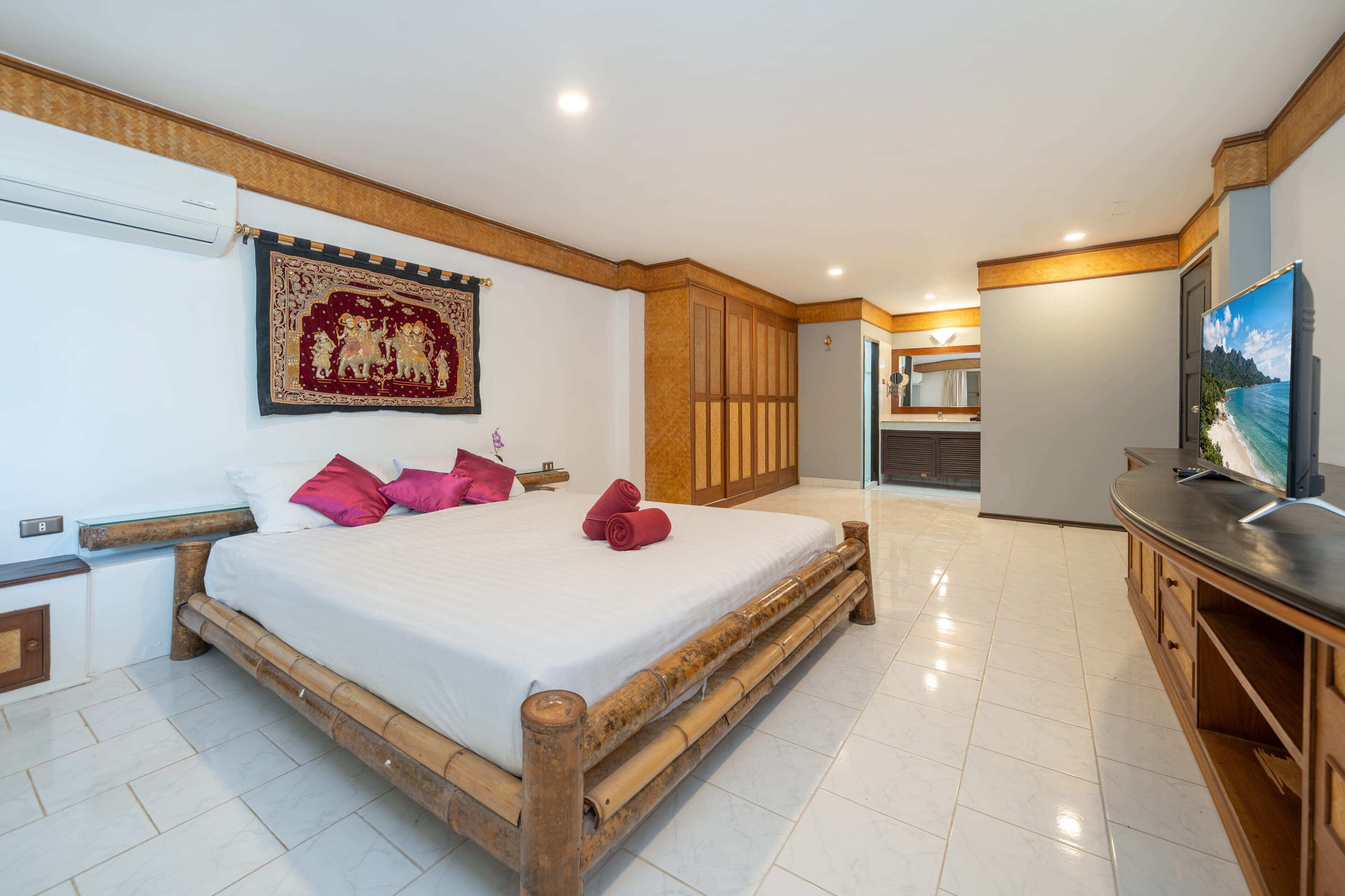 Classic Penthouse, Garden View, Slope side | In-room safe, iron/ironing board, free WiFi