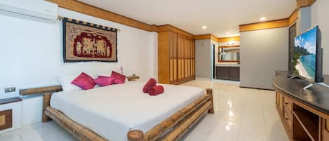 Classic Penthouse, Garden View, Slope side | In-room safe, iron/ironing board, free WiFi