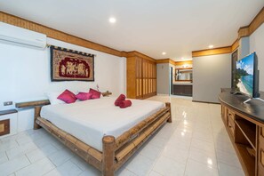 Classic Penthouse, Garden View, Slope side | In-room safe, iron/ironing board, free WiFi - Bougainvillea 216 3BR Near Beach (Tambon Karon)