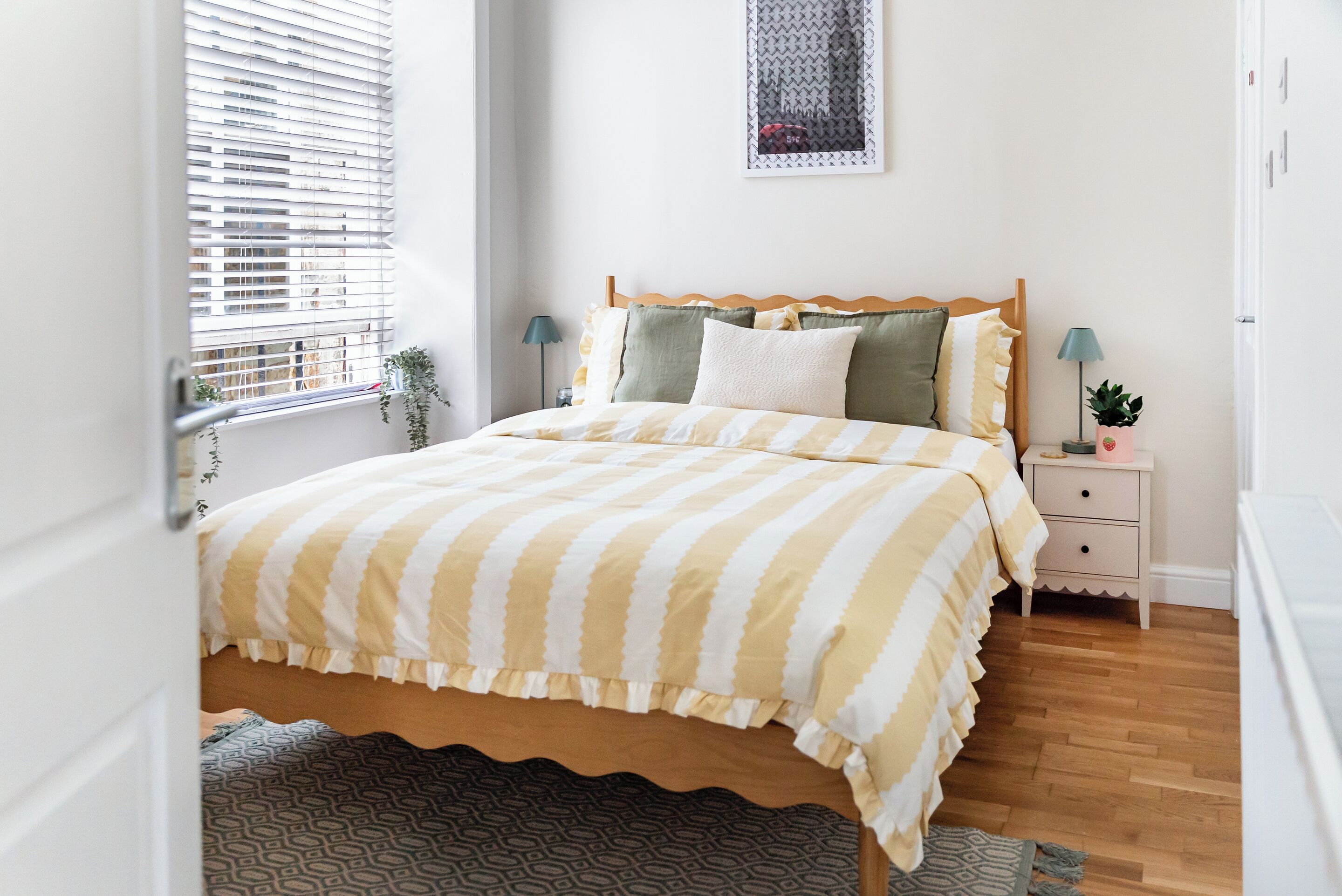 City Apartment, 1 Double Bed, Non Smoking, Courtyard View | Iron/ironing board, cots/infant beds, free WiFi, bed sheets