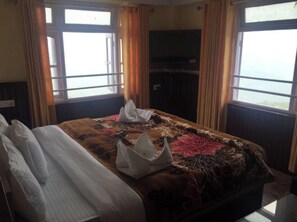 Desk, free WiFi - The Golden Sunrise Hotel Pelling (Pelling City)