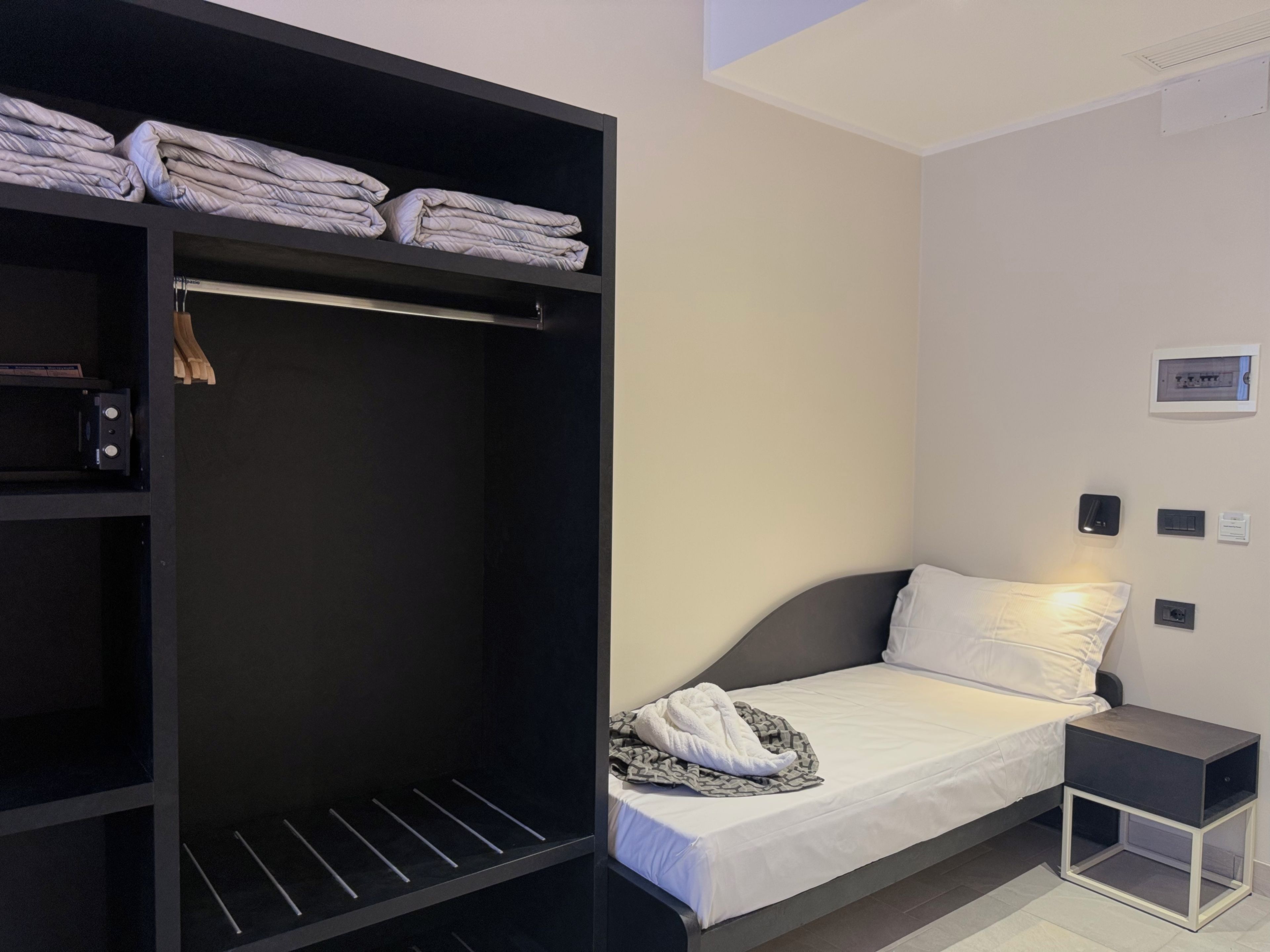 Classic Triple Room | In-room safe, desk, WiFi (free)