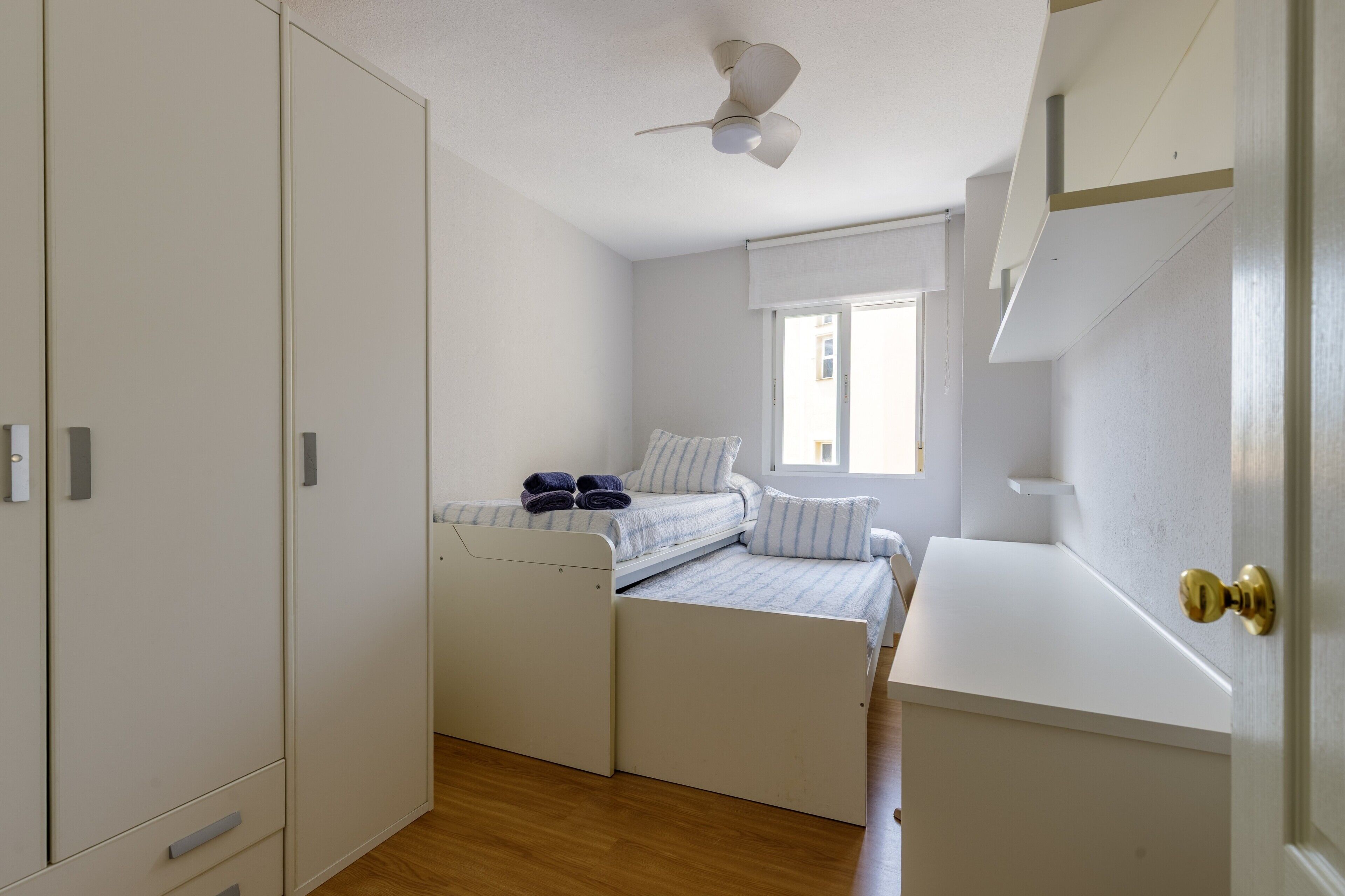 4 dormitorios, tabla de planchar con plancha, wifi y ropa de cama