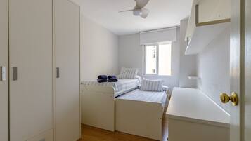 4 dormitorios, tabla de planchar con plancha, wifi y ropa de cama