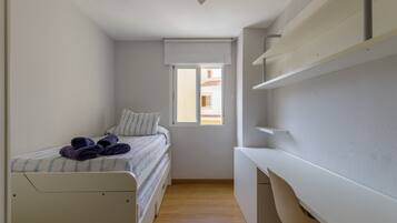 4 dormitorios, tabla de planchar con plancha, wifi y ropa de cama