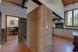 Private kitchen - Le Mortinete Farmstay: Moraiolo (Toscana)