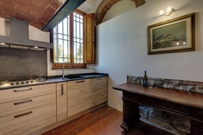 Private kitchen - Le Mortinete Farmstay: Moraiolo (Toscana)