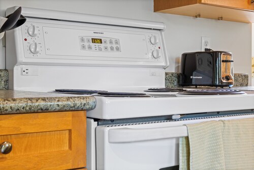 Relax at True Blue Getaway, a cozy 3-bedroom cottage across from public Miller Lake access. Enjoy a wraparound deck, fire pit, wood stove, BBQ, and peaceful treed surroundings just minutes from Tobermory, Lion's Head, and Bruce Peninsula adventures.
