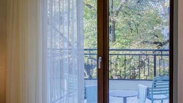 In-room safe, desk, laptop workspace, blackout drapes