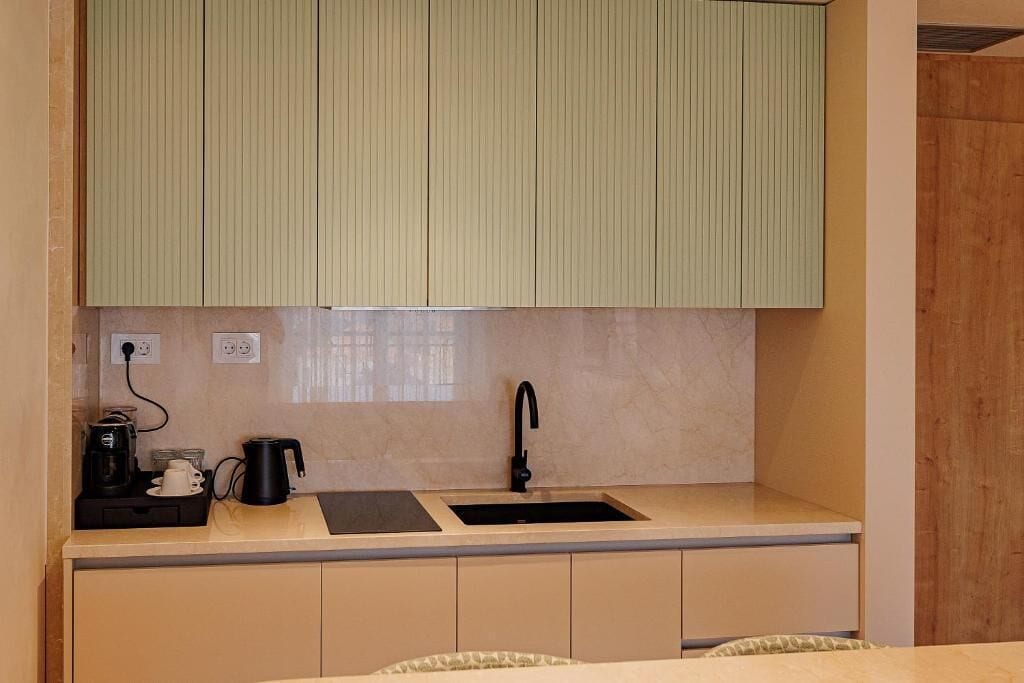 Deluxe Apartment | Private kitchen | Espresso maker, coffee/tea maker, mini-fridge, stovetop
