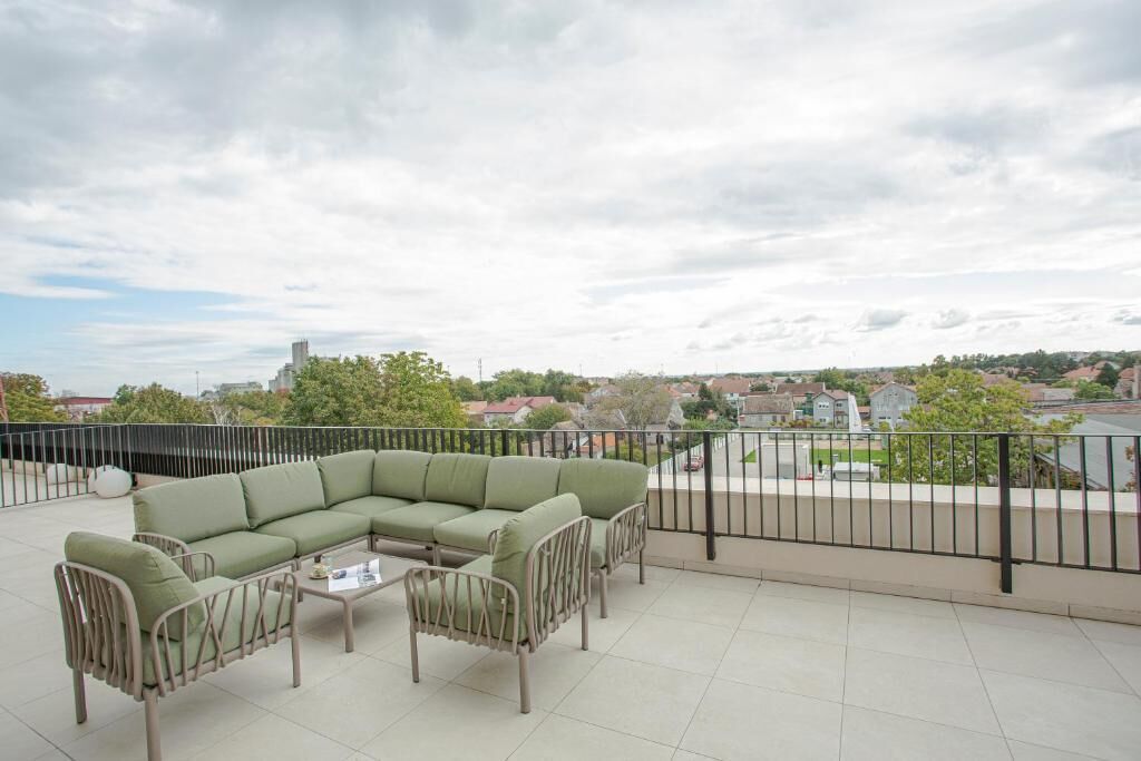 Signature Apartment, Balcony | Teres/patio