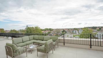 Signature Apartment, Balcony | Teres/patio