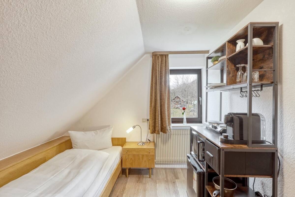 Basic Single Room | WiFi (free)