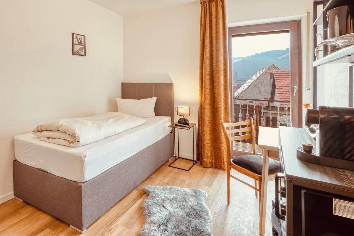 Basic Single Room, Mountain View | WiFi (free)