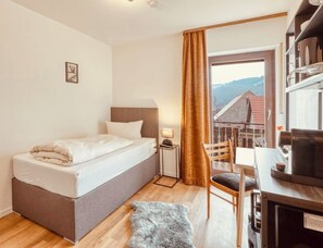 Basic Single Room, Mountain View | WiFi (free) - gasthof Rhönlust (Bischofsheim in der Rhön)
