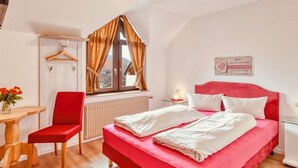 Habitación básica doble, vistas a la colina | Wifi gratis y ropa de cama