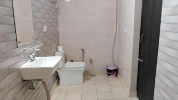 Deluxe Double Room | Bathroom
