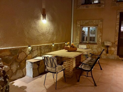 Casa Turística Los Girasoles – Rural Getaway with Fireplace, Patios & Pool Access