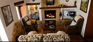 TV, fireplace