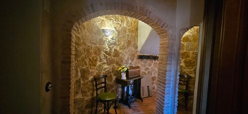 Casa Turística Los Girasoles – Rural Getaway with Fireplace, Patios & Pool Access