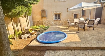 Casa Turística Los Girasoles – Rural Getaway with Fireplace, Patios & Pool Access