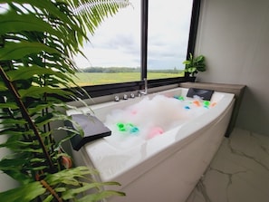 Zimmer, 5 Schlafzimmer, Raucher, eigener Pool | Badezimmer