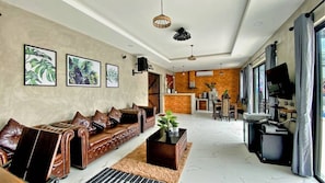 Zimmer, 5 Schlafzimmer, Raucher, eigener Pool | Wohnzimmer