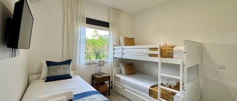4 chambres, fer et planche à repasser, Wi-Fi gratuit, draps fournis