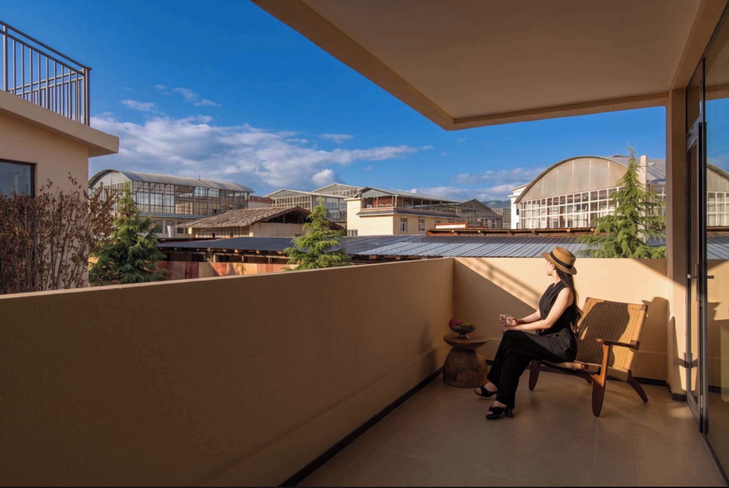 Habitación sénior doble, balcón, vistas al patio | Balcón