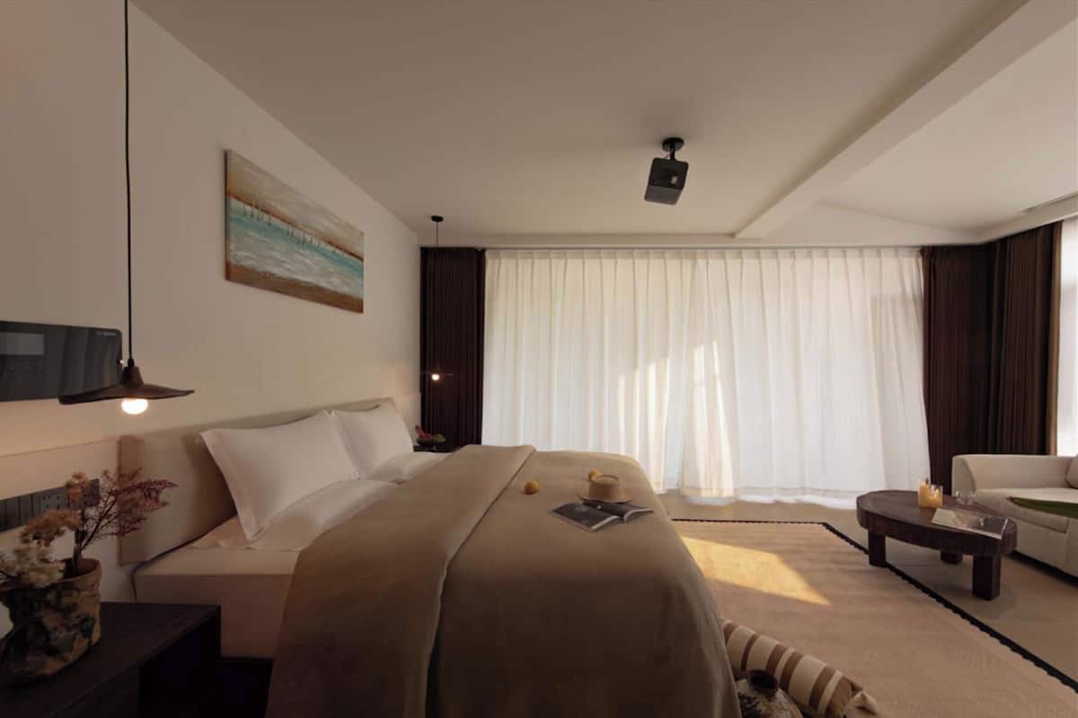 Senior Double Room, Balcony, Courtyard View | Premium bedding, down comforters, minibar, blackout drapes