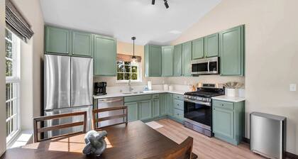 Quiet/New 2bd Suite w/ Laundry, Kitchen, Wi-Fi