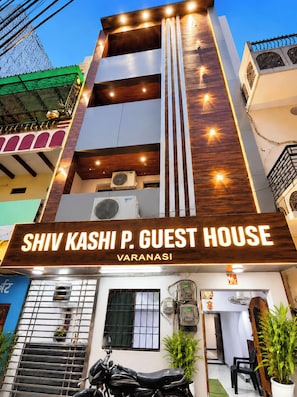 Exterior - Hotel Shiv Kashi P. Guest house Varanasi (Varanasi)