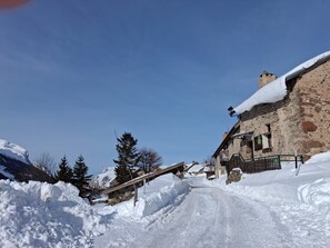 Exterior - House for rent in September in the mountains, located between La Grave and the mountain passes, (Villar-d'Arêne)
