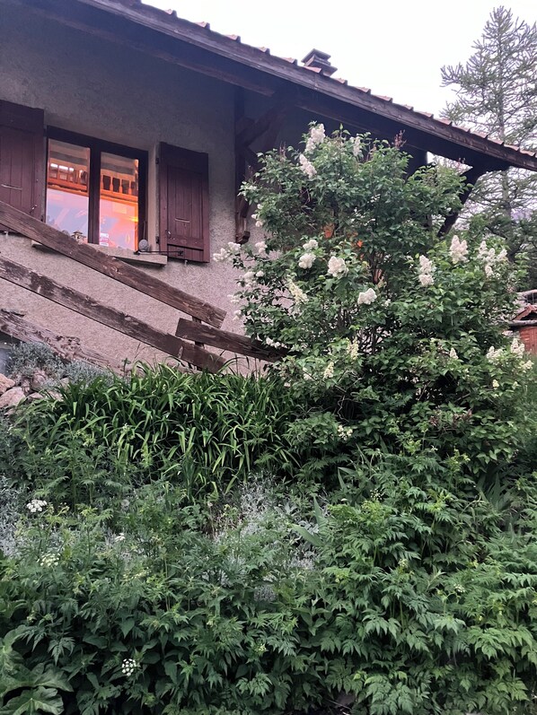 Exterior detail - House for rent in September in the mountains, located between La Grave and the mountain passes, (Villar-d'Arêne)